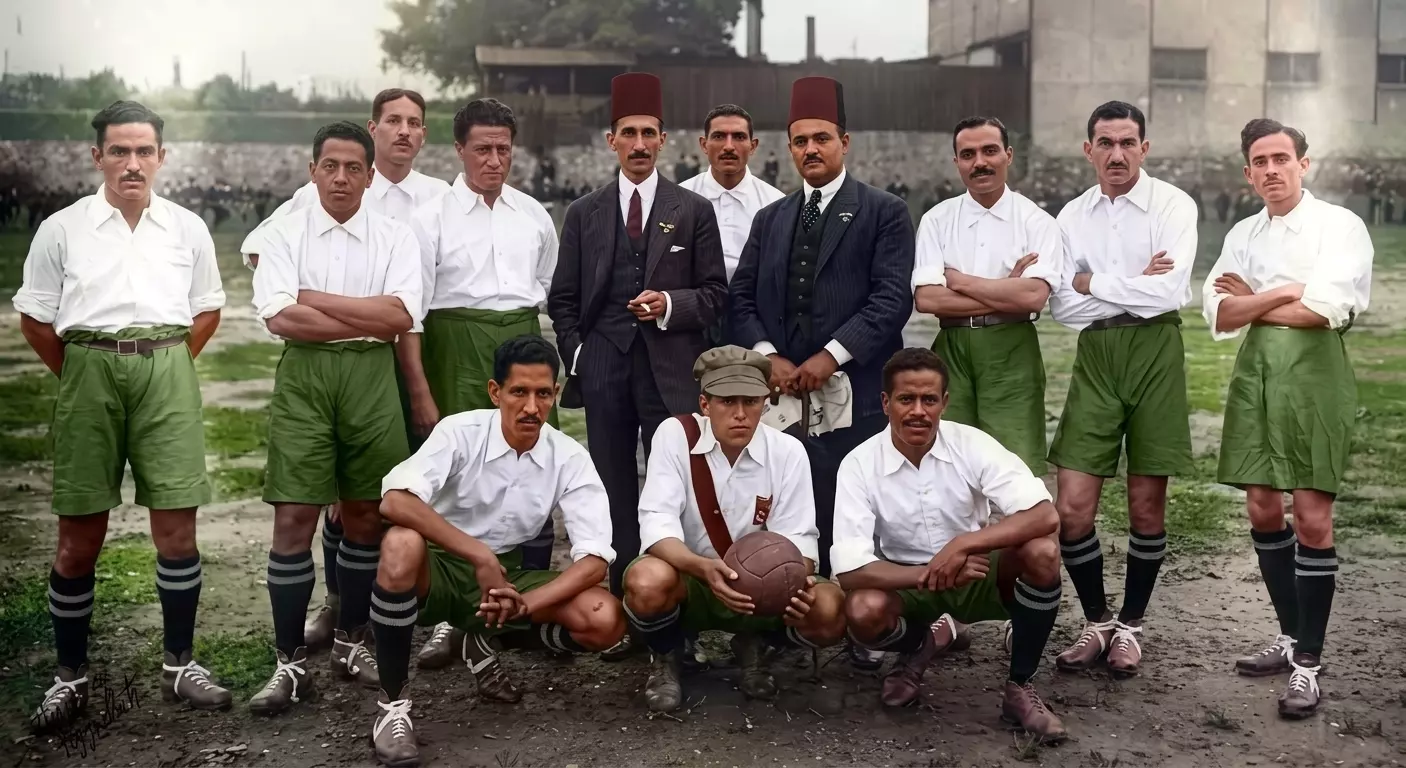 أول مباراة رسمية وتشكيل منتخب مصر