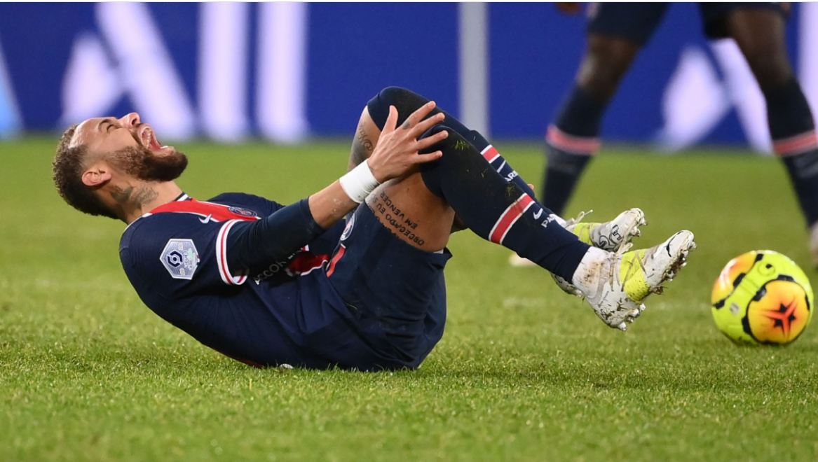 أصابات النجم البرازيلي نيمار المتكررة كانت سببا في تراجع مستواه 