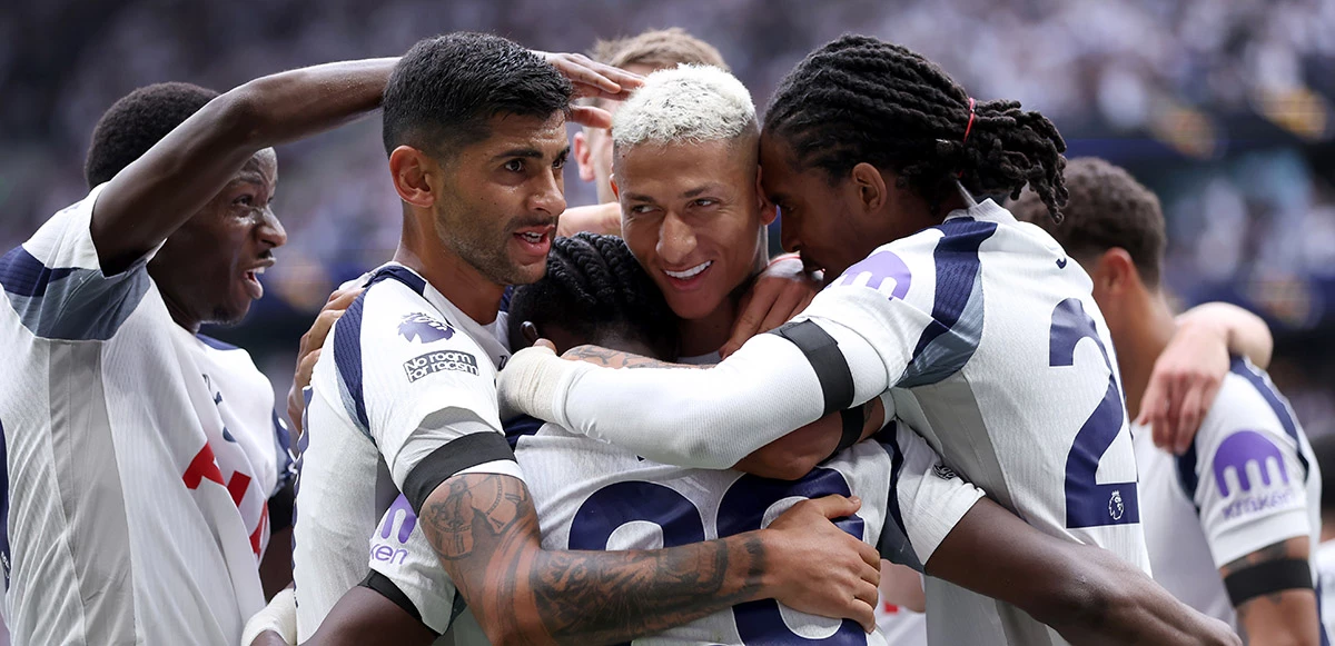 رجل المباراة جناح توتنهام الغاني محمد قدوس 