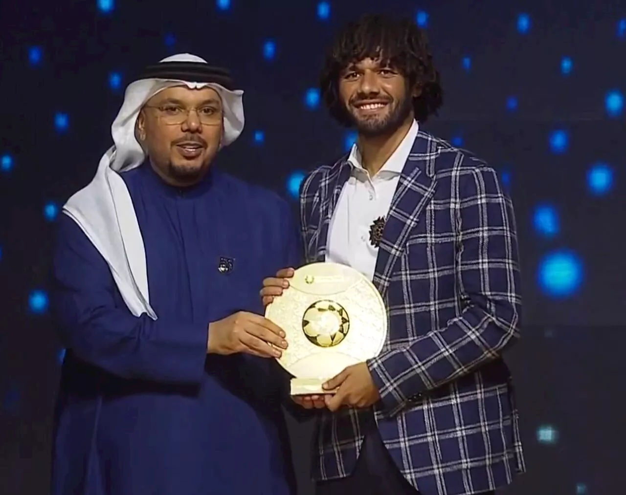 أول تعليق من محمد النني بعد حصوله على جائزة أفضل لاعب في الدوري الإماراتي محمد النني