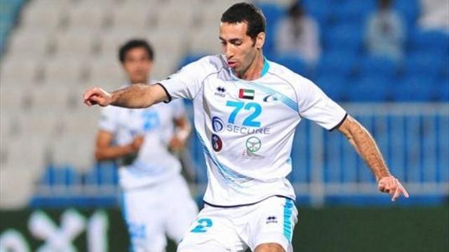 محمد أبو تريكة بقميص بني ياس 