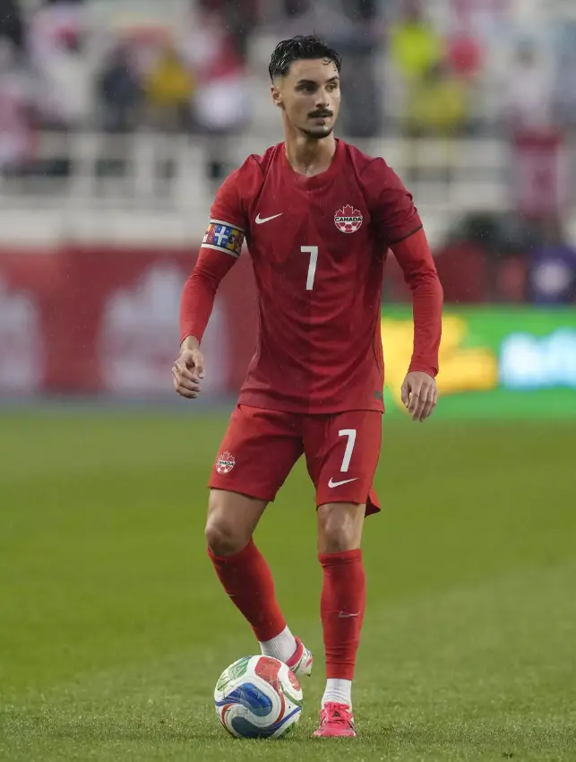 قمصان منتخب كندا