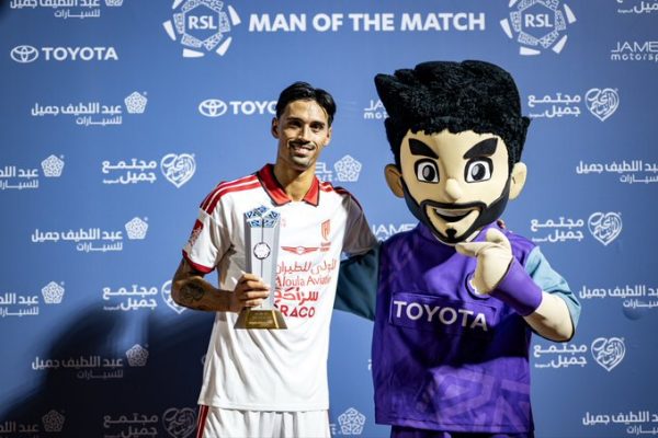 لاعب الوسط الهولندي تيجاني رايندرز